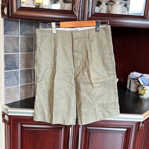 H&M light olive green shorts size 30R - Picture 2 of 7